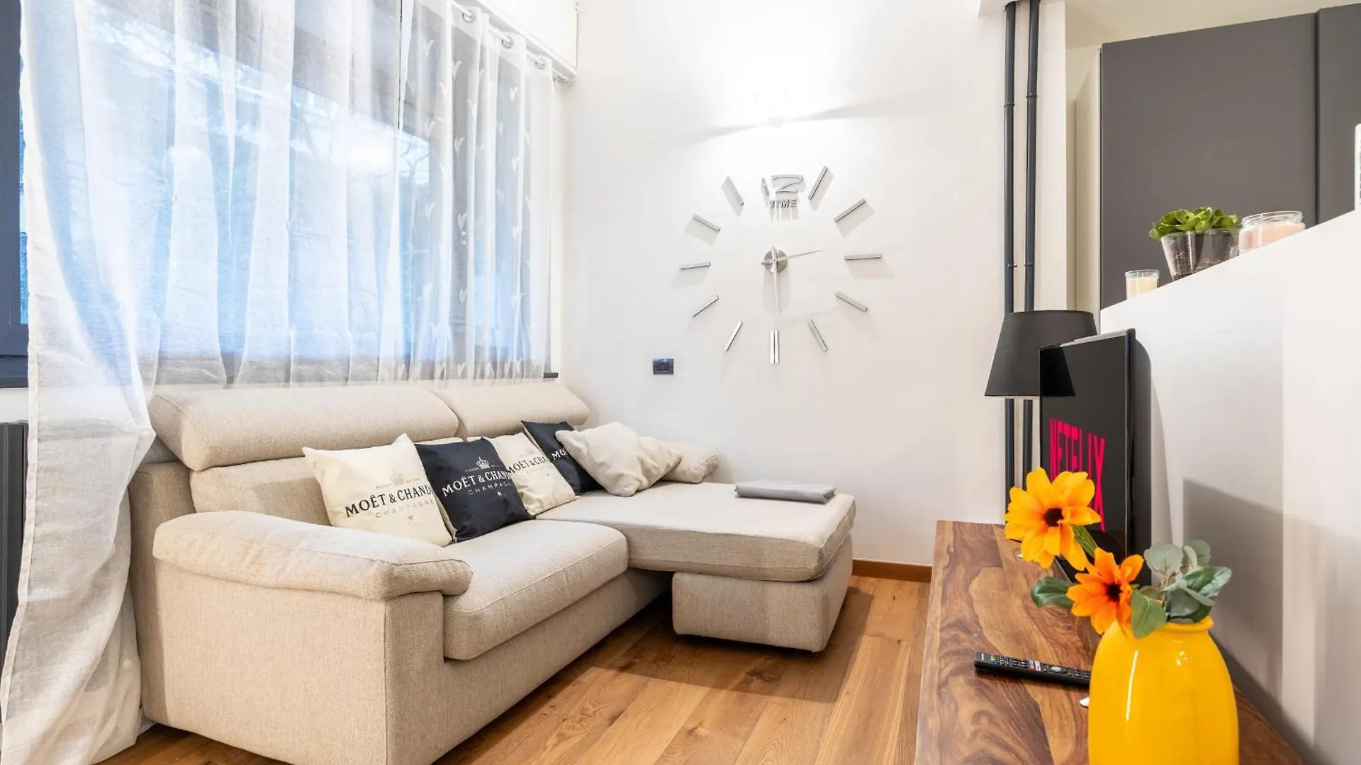Exclusive Suite1- Vicino Metro, Citylife, Stadio San Siro E Fiera Milan 0*,  Italy